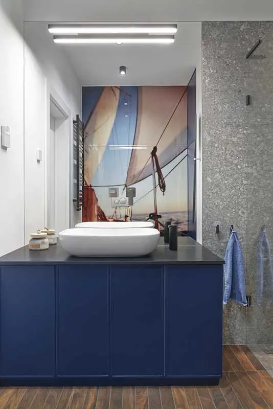 Marynistyczna łazienka. | Proj.: LOQM; Fot.: Tomek Kurek