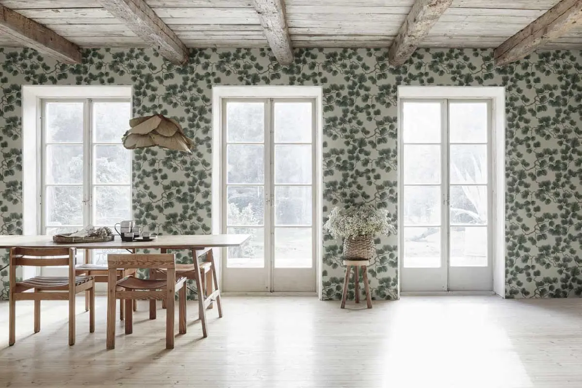 Subtelne wzory roślinne zdominują wnętrza.