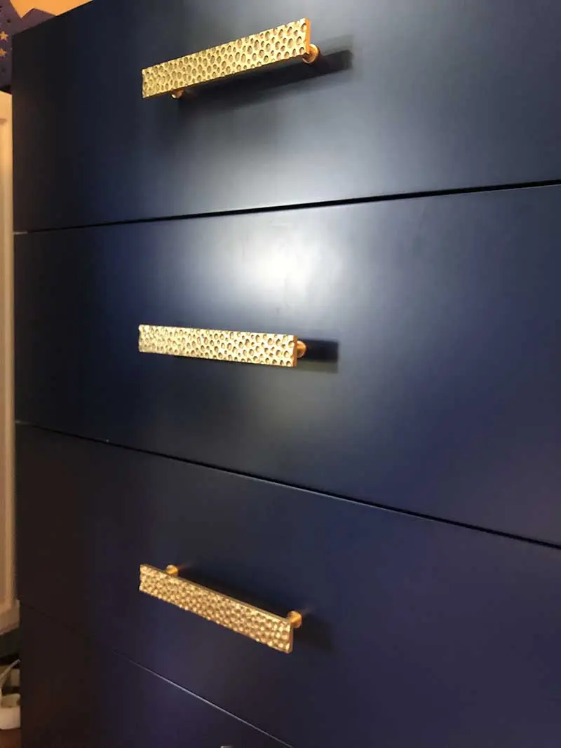 Tropiki i błękity w nieziemskim mieszkaniu | Proj: TIM Arc by TiM Grey