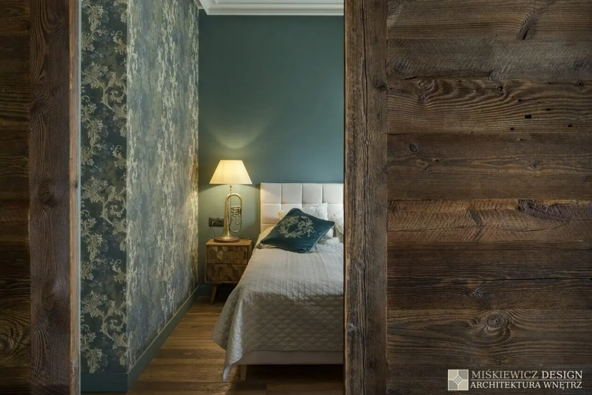 Zielone ściany w sypialni. | Proj.: Miśkiewicz Design