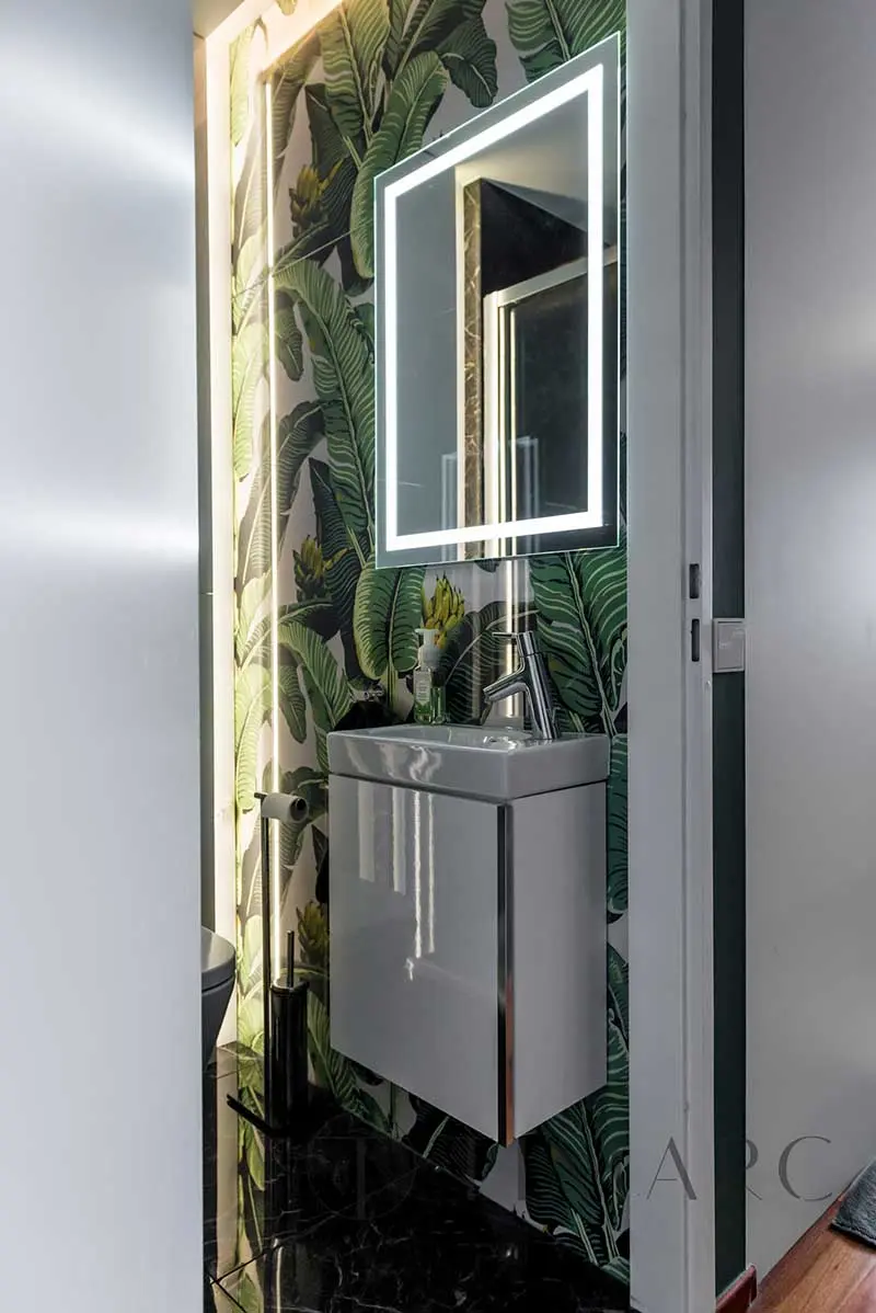 Tropiki i błękity w nieziemskim mieszkaniu | Proj: TIM Arc by TiM Grey