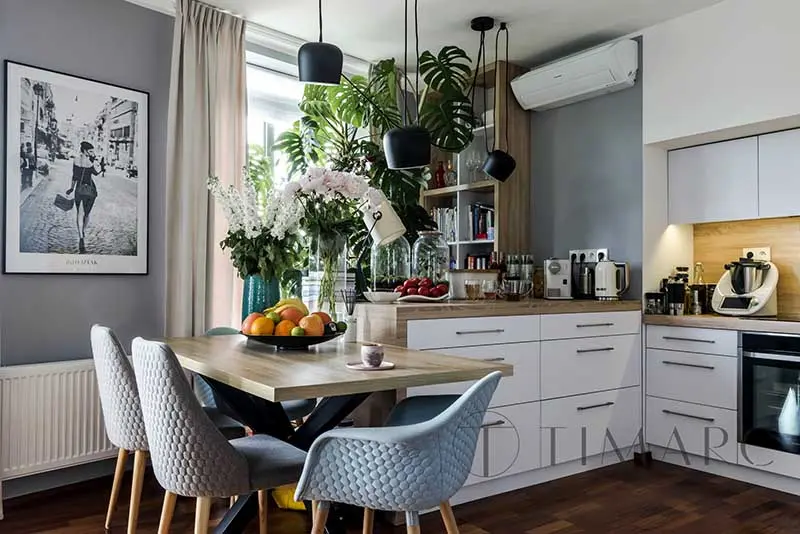 Tropiki i błękity w nieziemskim mieszkaniu | Proj: TIM Arc by TiM Grey