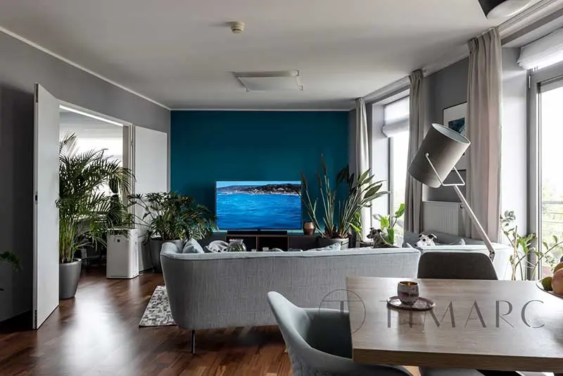 Tropiki i błękity w nieziemskim mieszkaniu | Proj: TIM Arc by TiM Grey