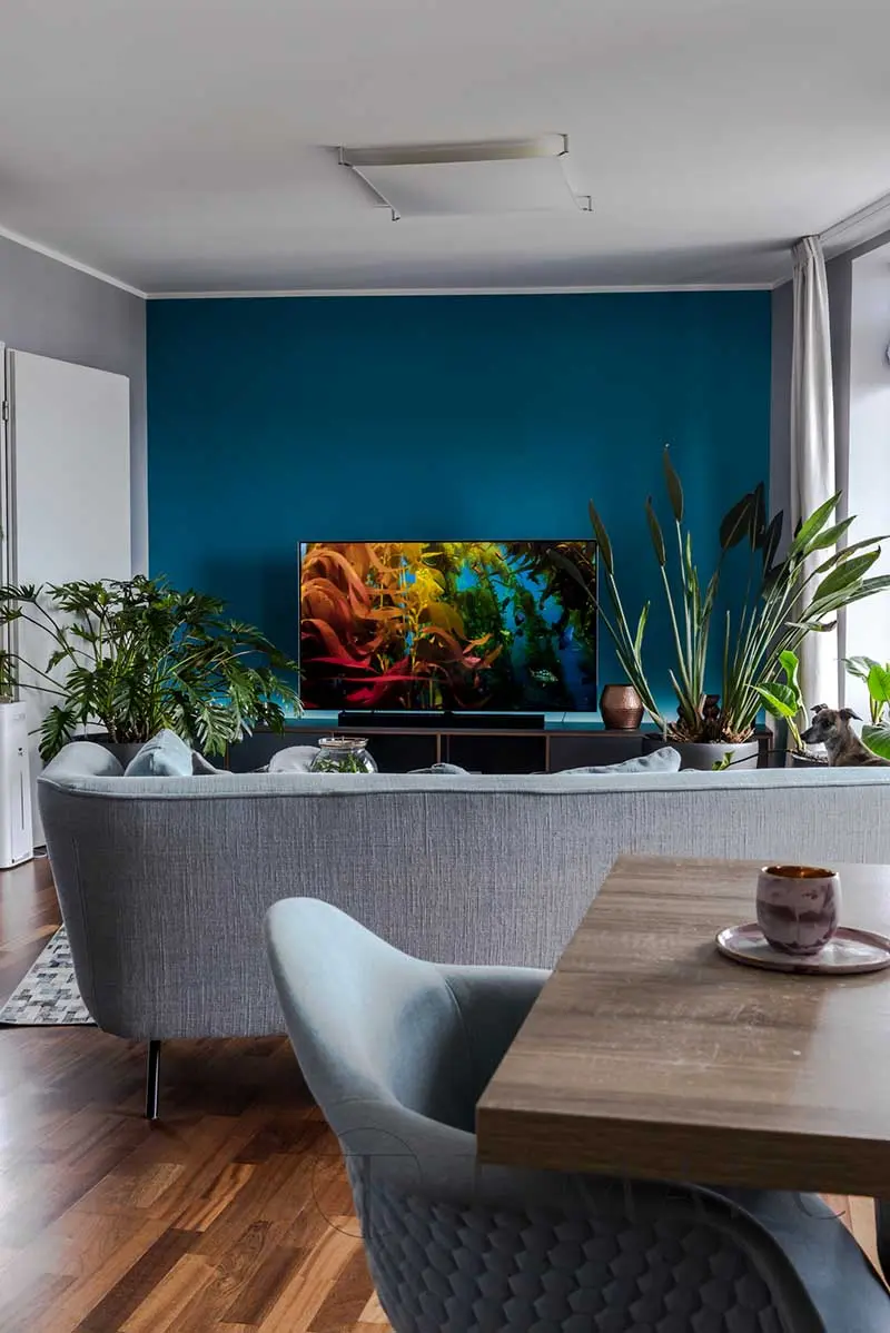 Tropiki i błękity w nieziemskim mieszkaniu | Proj: TIM Arc by TiM Grey