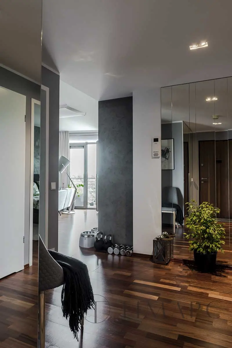 Tropiki i błękity w nieziemskim mieszkaniu | Proj: TIM Arc by TiM Grey