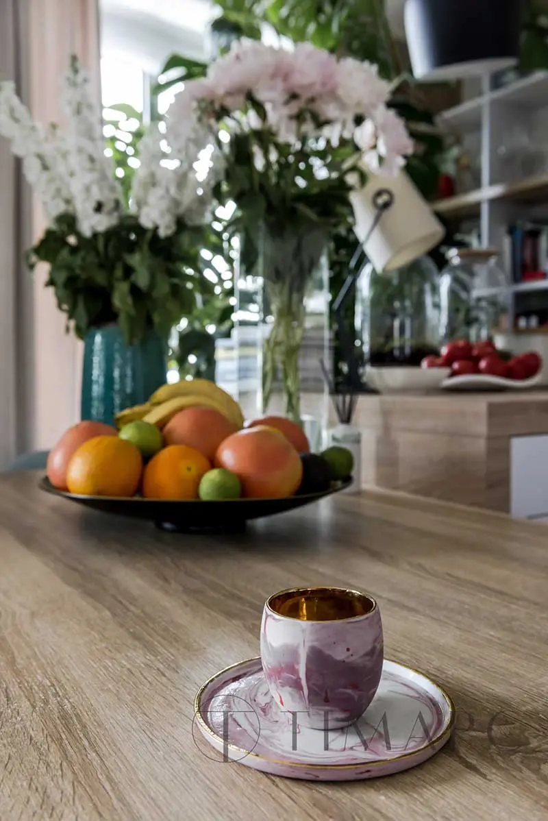 Tropiki i błękity w nieziemskim mieszkaniu | Proj: TIM Arc by TiM Grey