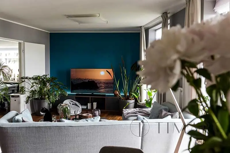 Tropiki i błękity w nieziemskim mieszkaniu | Proj: TIM Arc by TiM Grey