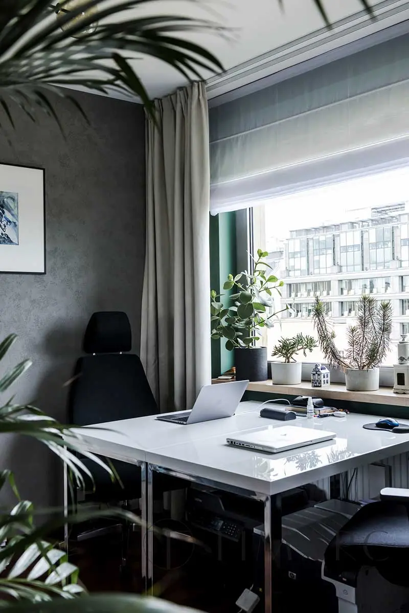 Tropiki i błękity w nieziemskim mieszkaniu | Proj: TIM Arc by TiM Grey