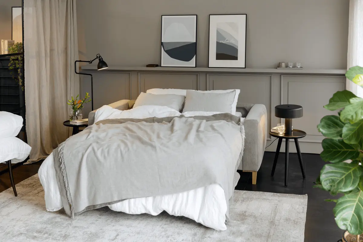 Sofa Henry po rozłożeniu zmienia się w wygodne łózko.