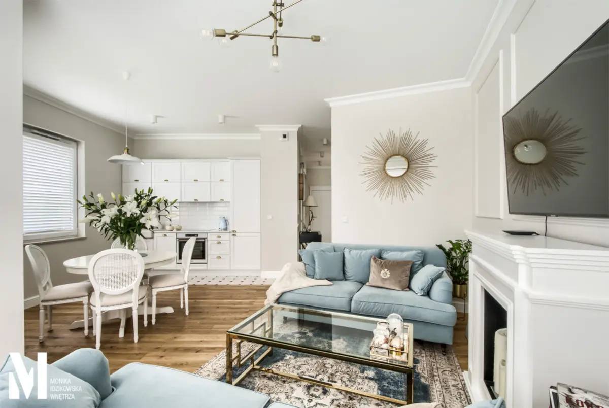 Salon w stylu glamour z dekoracyjnymi lampami. | Projekt: Monika Idzikowska Wnętrza | Zdjęcia: Dariusz Majgier