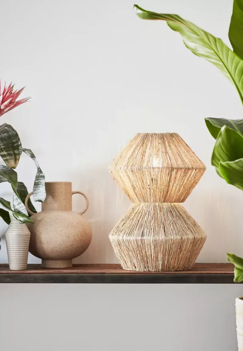 Lampa Straw marki Markslojd dostępna jest w wersji stołowej i wiszącej.