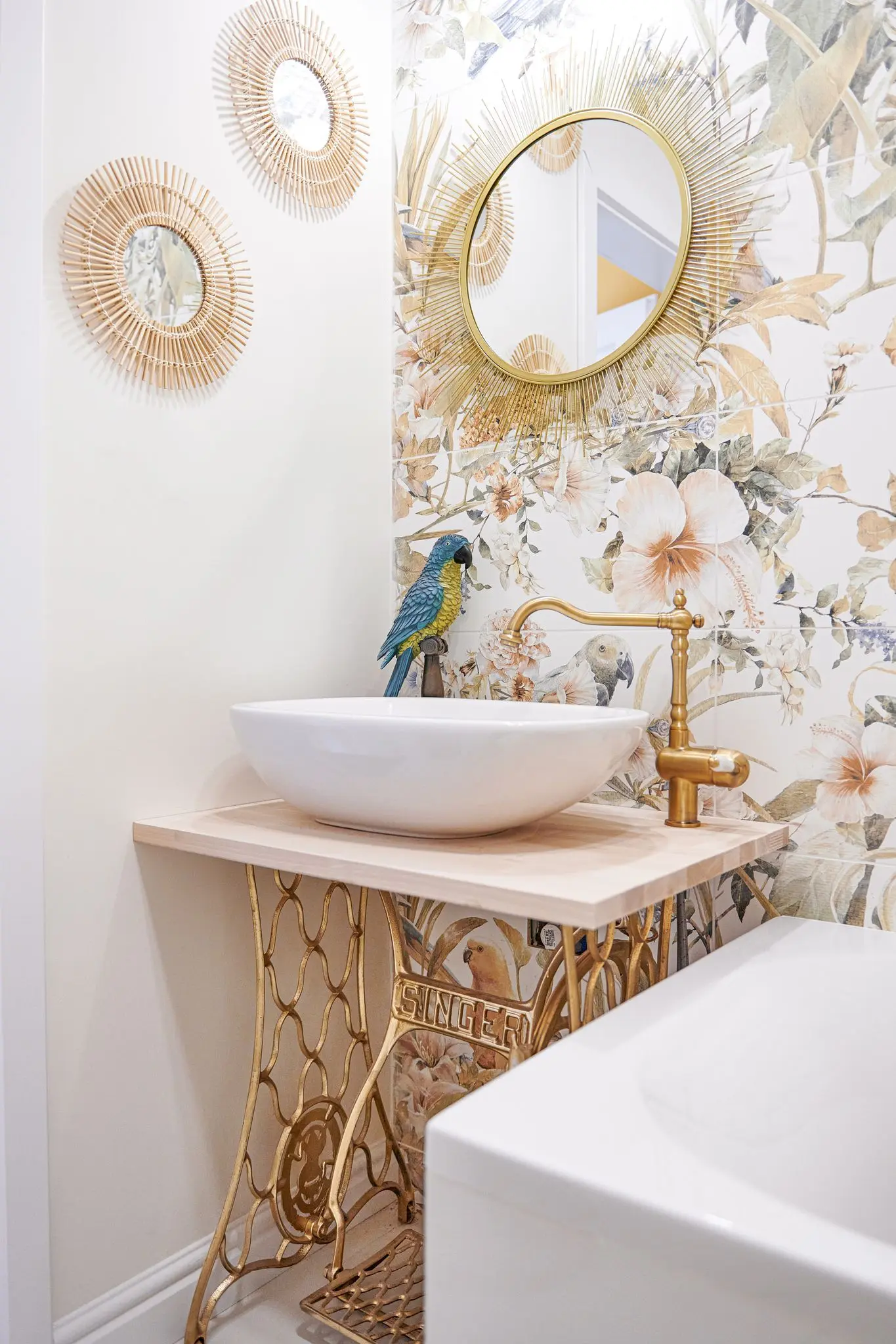 Metamorfoza łazienki w 100 letnim domu - LadyoftheHouse