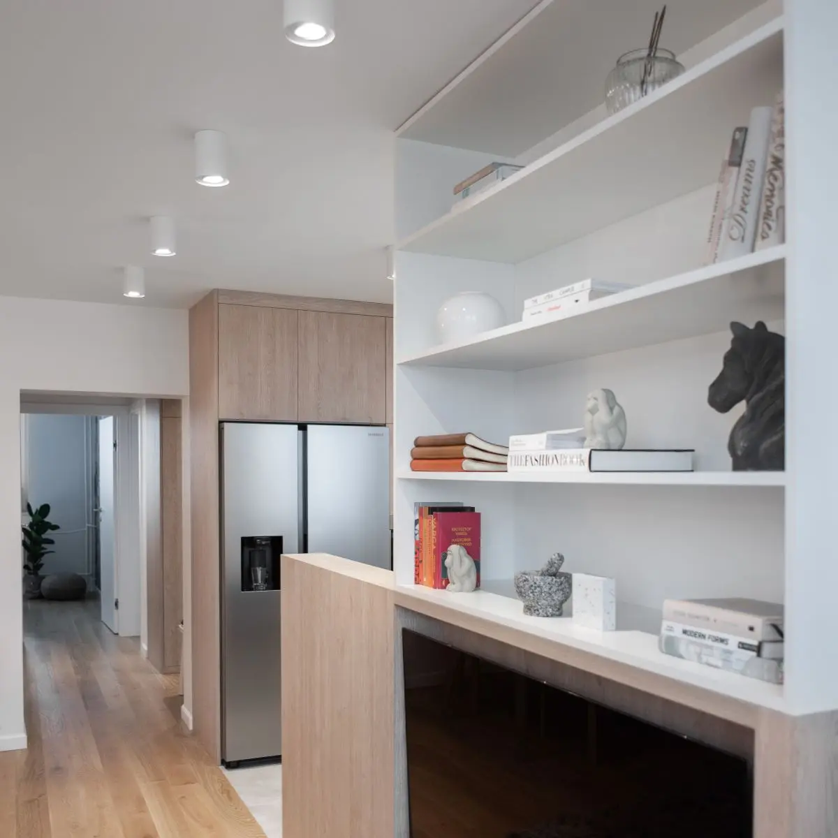 Mieszkanie w bloku po funkcjonalnych zmianach | Projekt: Monarchia Design