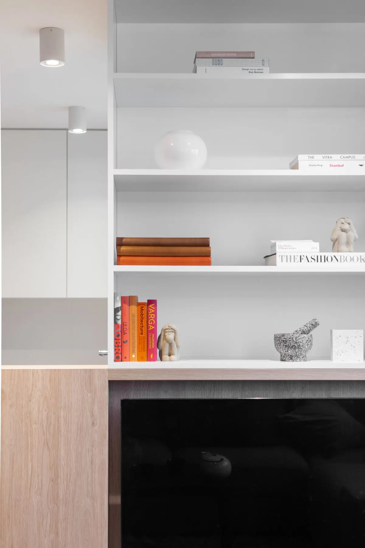 Mieszkanie w bloku po funkcjonalnych zmianach | Projekt: Monarchia Design