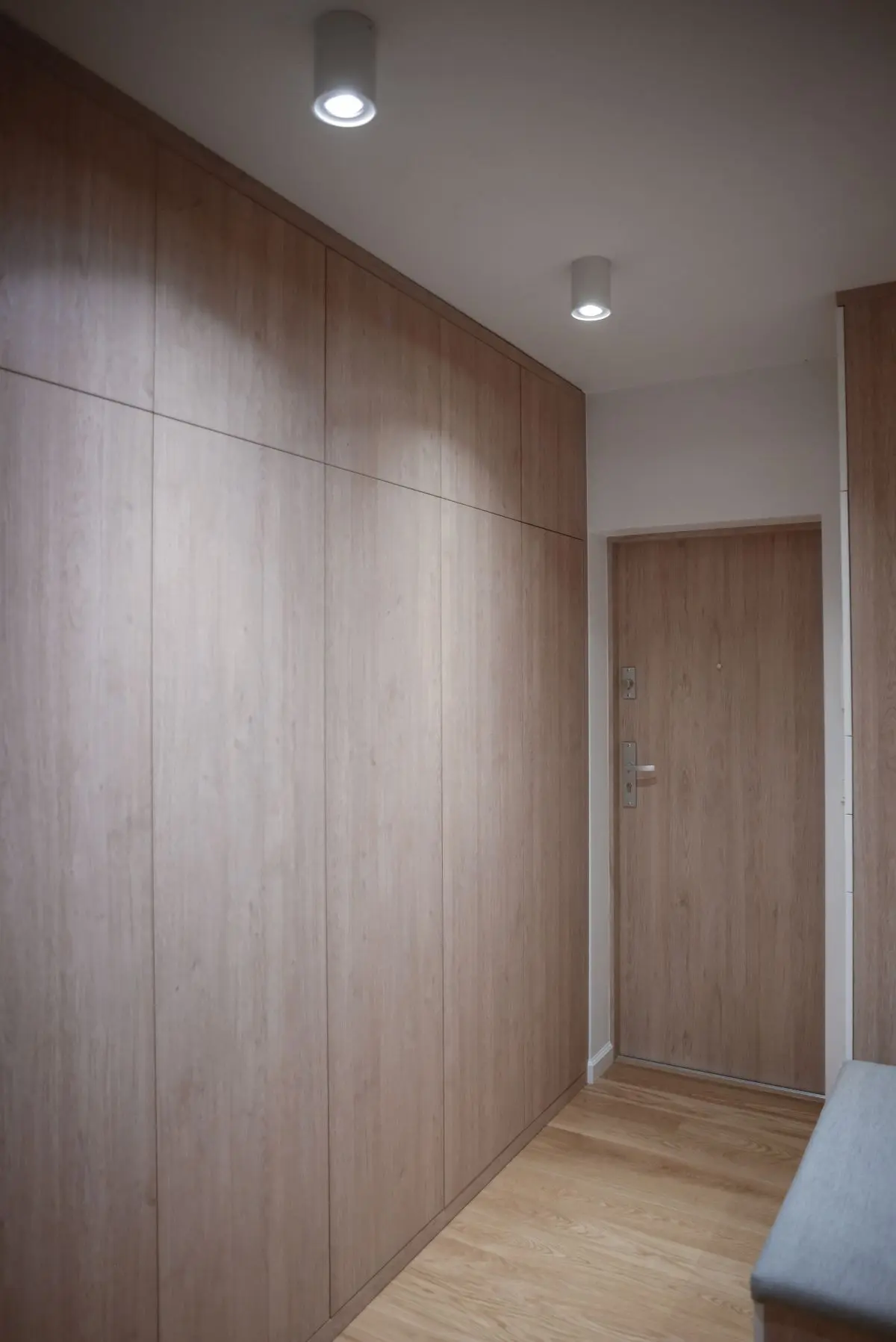 Mieszkanie w bloku po funkcjonalnych zmianach | Projekt: Monarchia Design