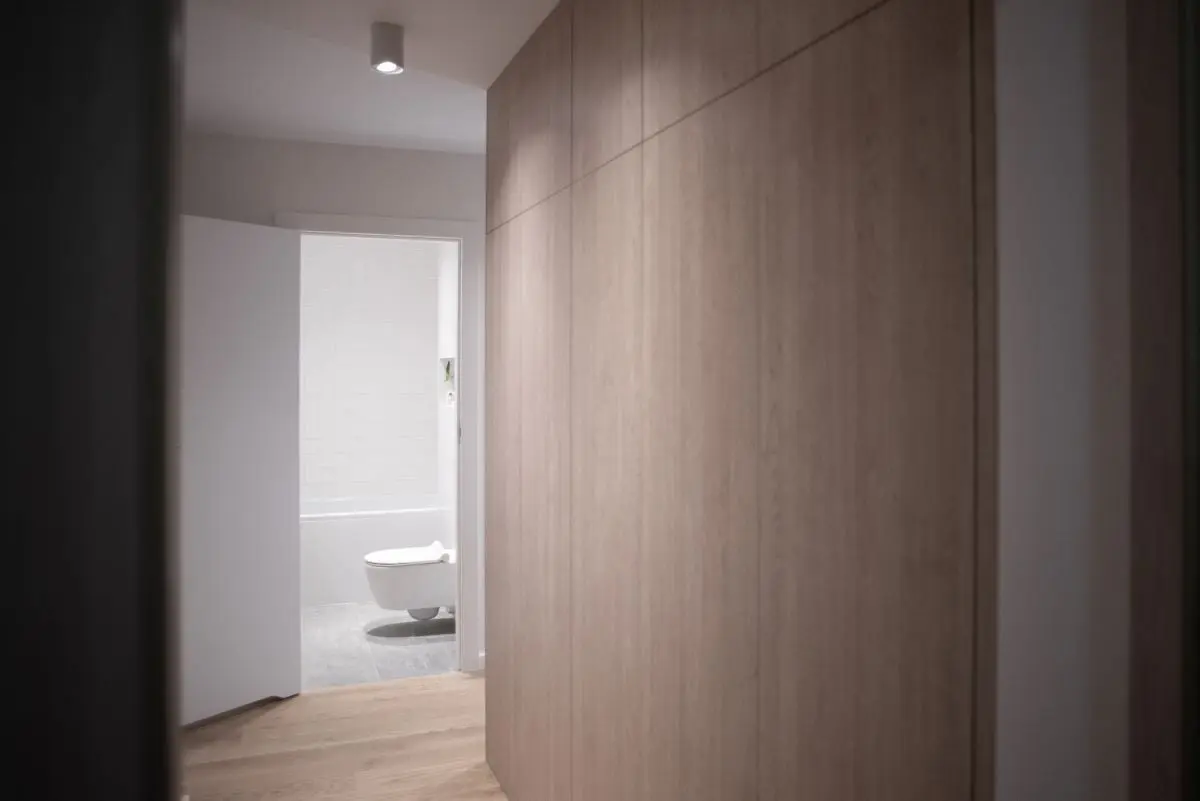 Mieszkanie w bloku po funkcjonalnych zmianach | Projekt: Monarchia Design