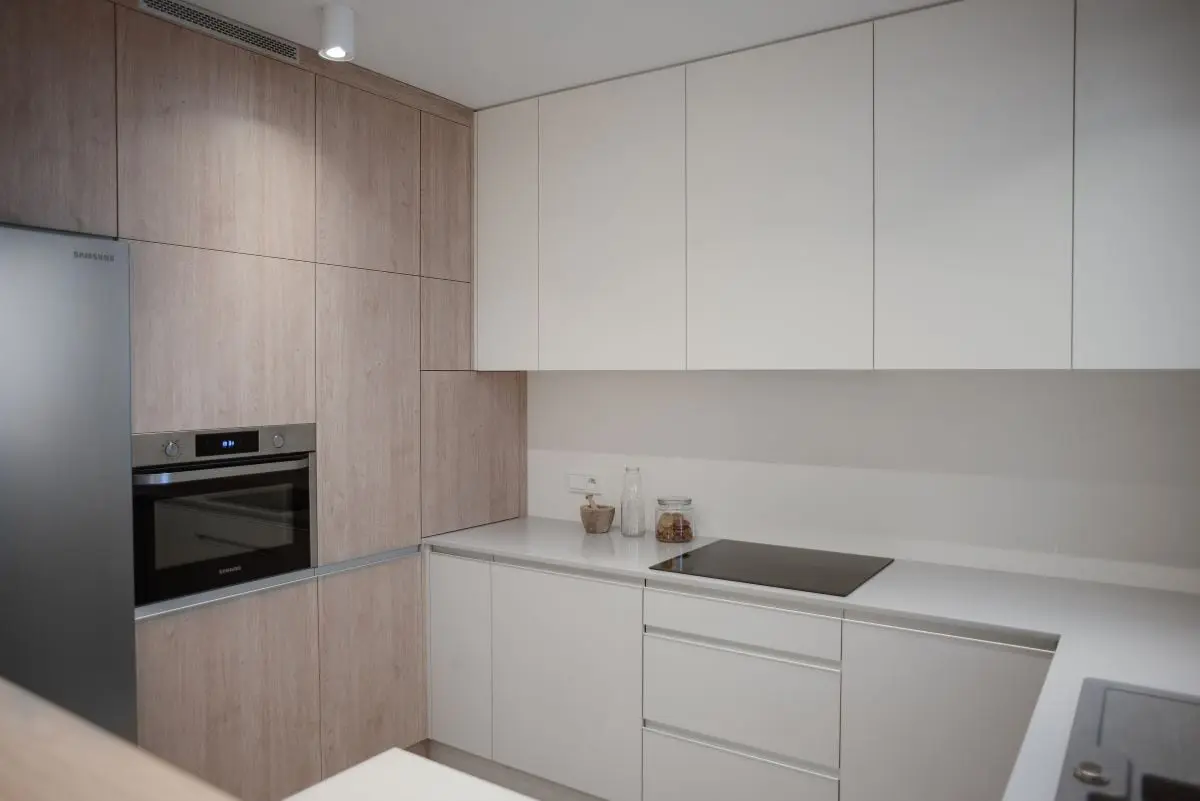 Mieszkanie w bloku po funkcjonalnych zmianach | Projekt: Monarchia Design