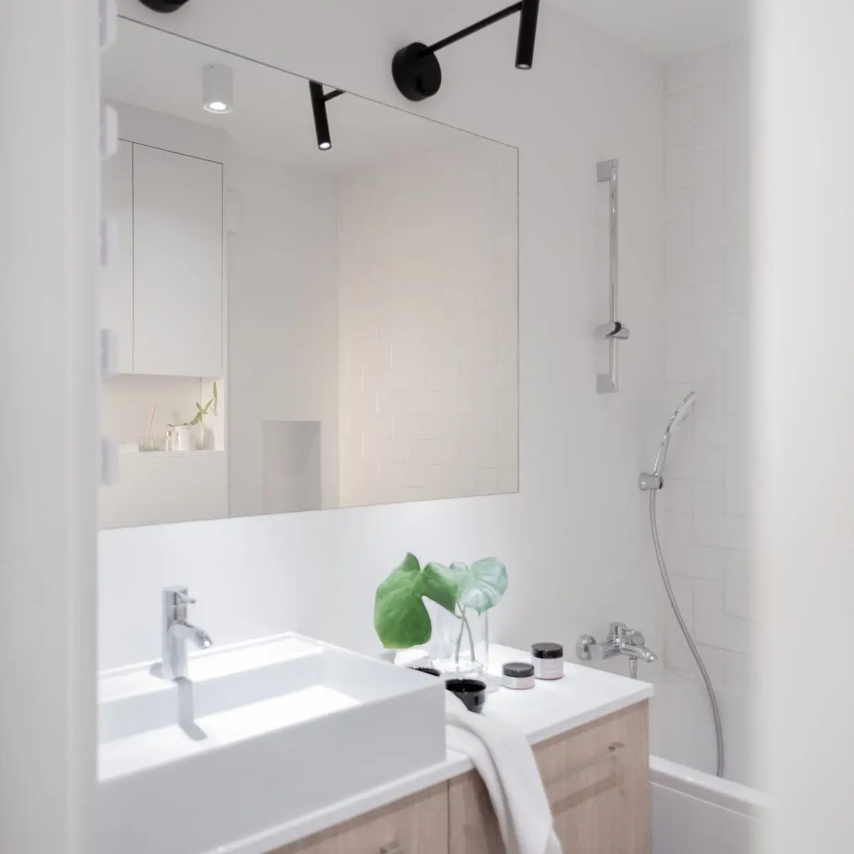 Mieszkanie w bloku po funkcjonalnych zmianach | Projekt: Monarchia Design