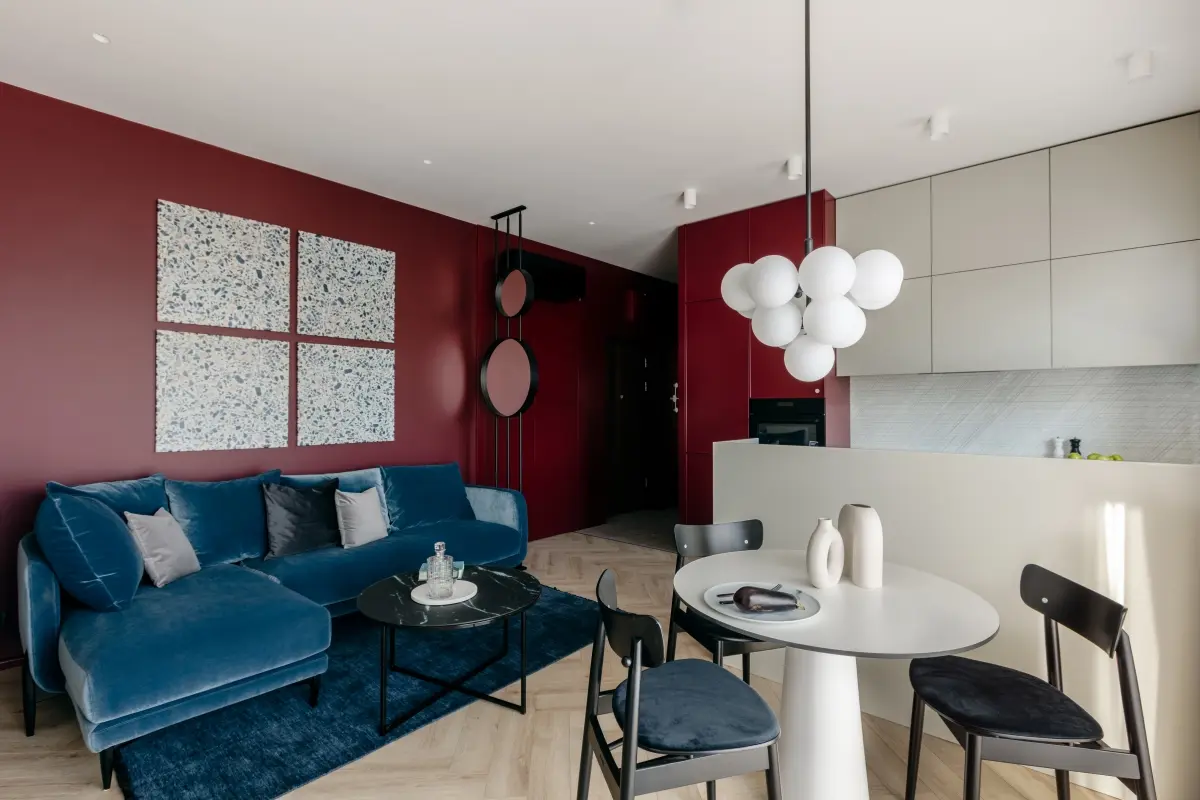 Granat na tle głębokiego wina. | Proj.: CECHOWNIA Pracownia Architektury Wnętrz