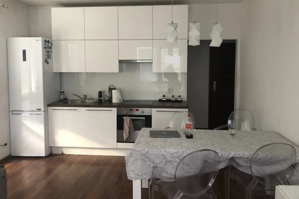 Mieszkanie przed metamorfozą | Źródło: Mieszkanie po przemianie