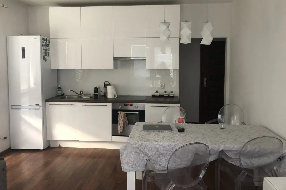 Mieszkanie przed metamorfozą | Źródło: Mieszkanie po przemianie