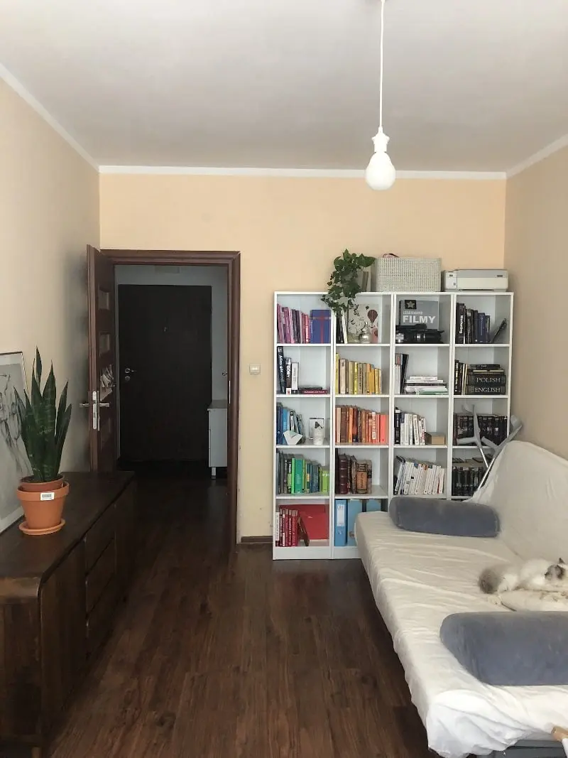 Mieszkanie przed metamorfozą | Źródło: Mieszkanie po przemianie