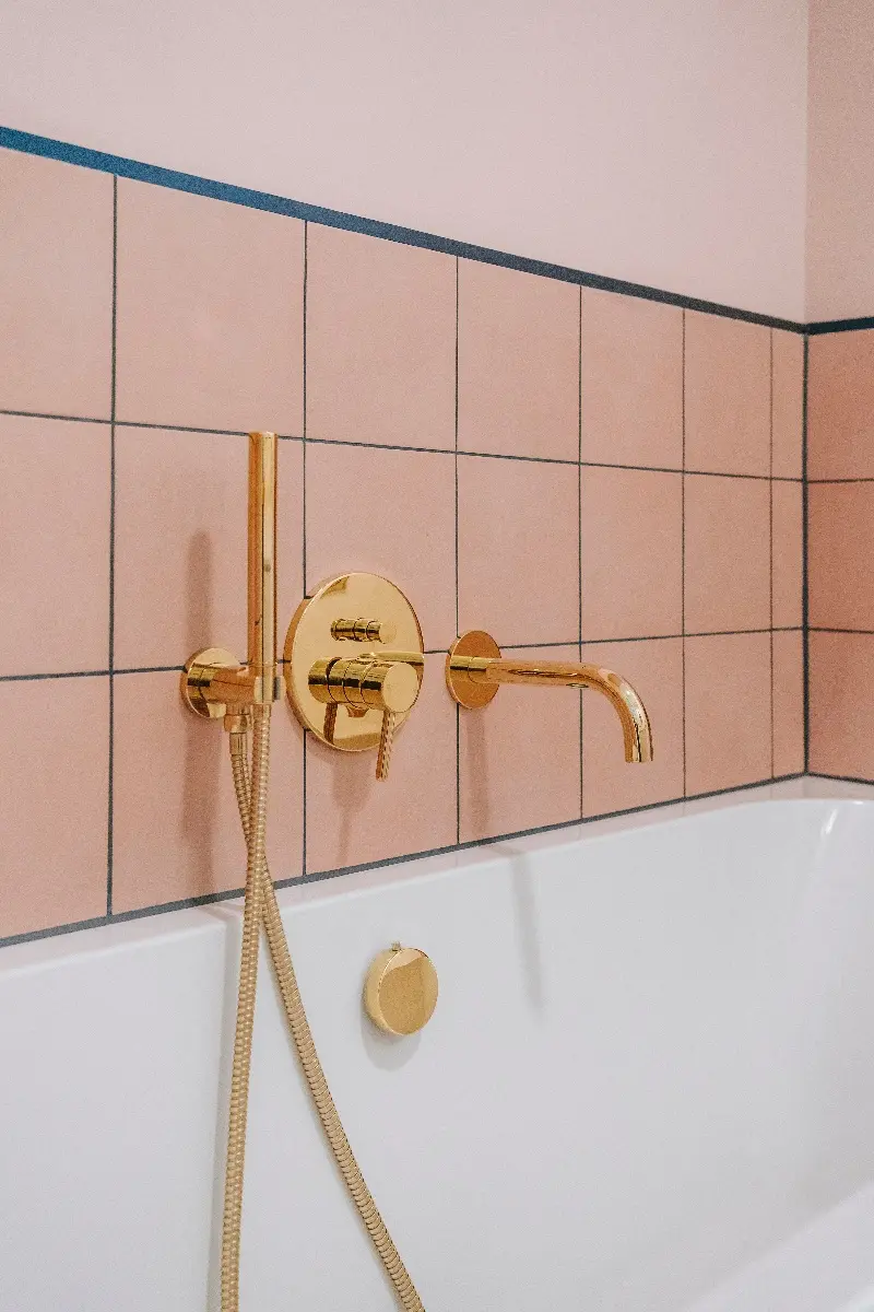 Kontrastująca fuga wprowadza ciekawy efekt wizualny. | Proj.: Klu Studio; fot.: Migdał Studio