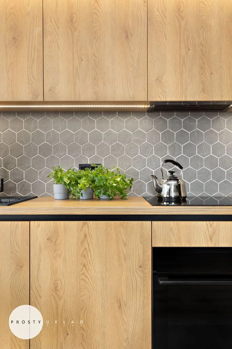 Szaro - drewniana kuchnia | proj. Prosty Układ, zdj. DEKORIALOVE