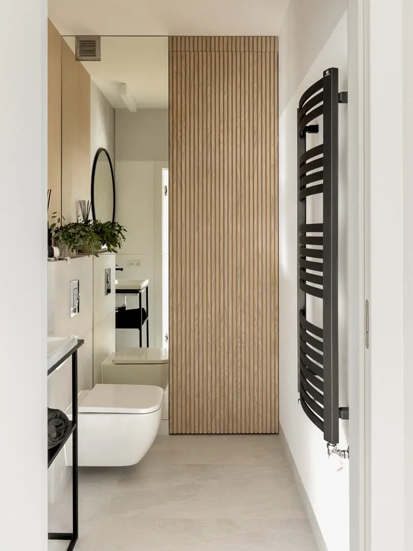 Mała łazienka z pralnią | proj. Studio Karton, zdj. Aleksandra Dermont 