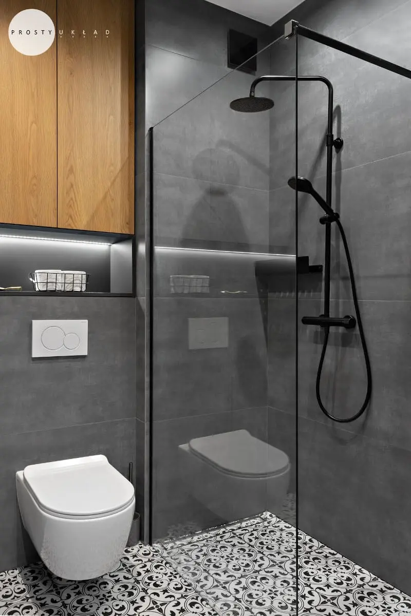 Mała łazienka z prysznicem | proj. Prosty Układ, zdj. DEKORIALOVE