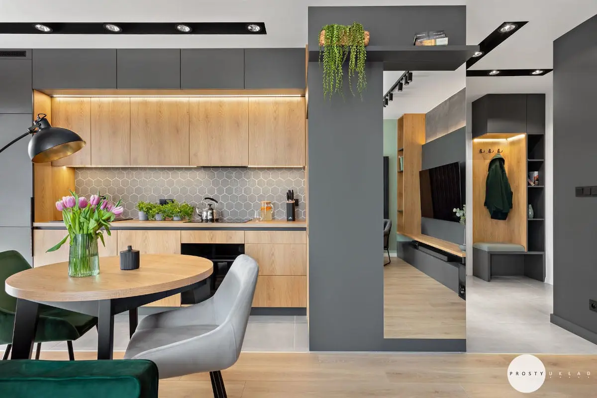 Szaro - drewniana kuchnia | proj. Prosty Układ, zdj. DEKORIALOVE