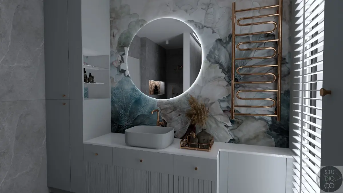 łazienka z tapetą w kwiaty