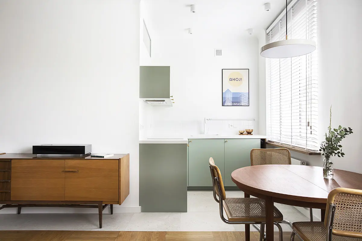 Zielona kuchnia w stylu eklektycznym | proj. Schudy Studio