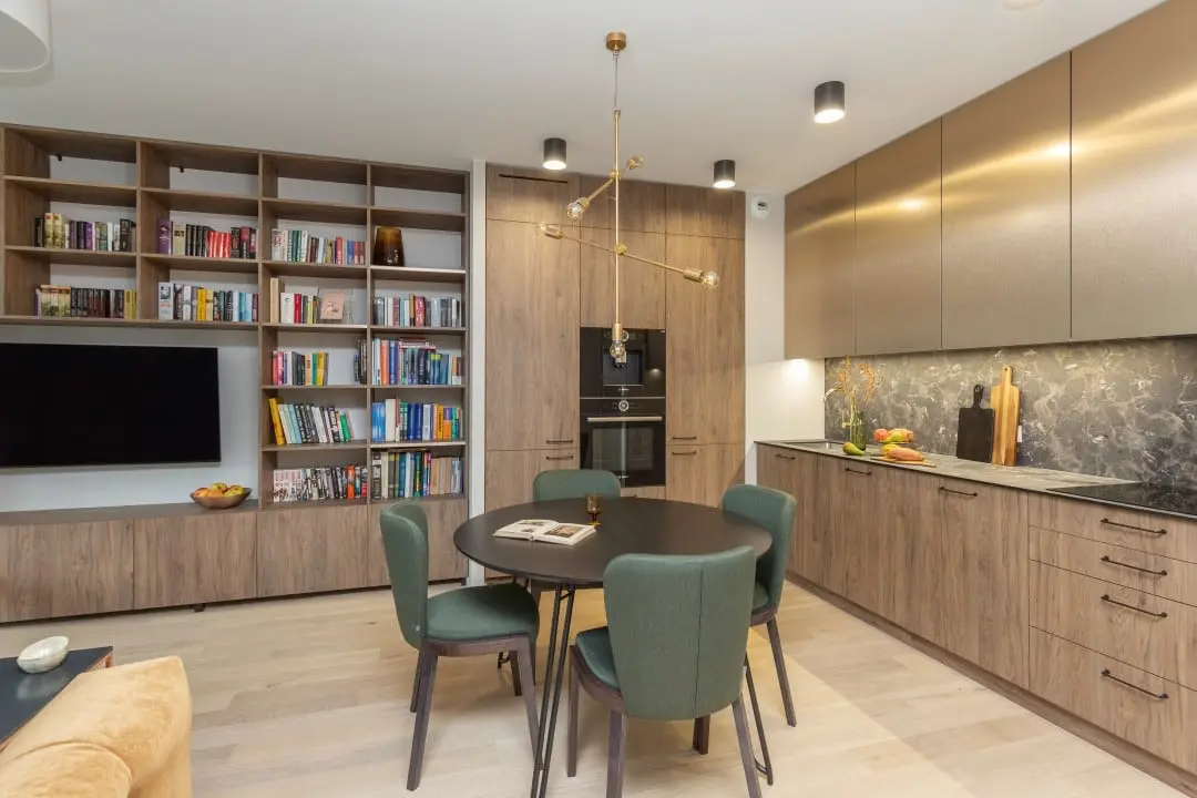 Drewniano - złota kuchnia | proj. Pomysłownia