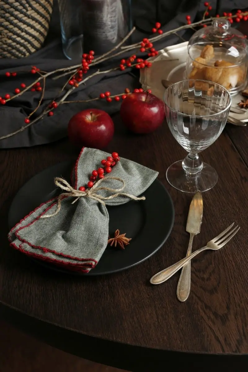 Świąteczne nakrycie stołu | Źródło: materiały prasowe Miloni