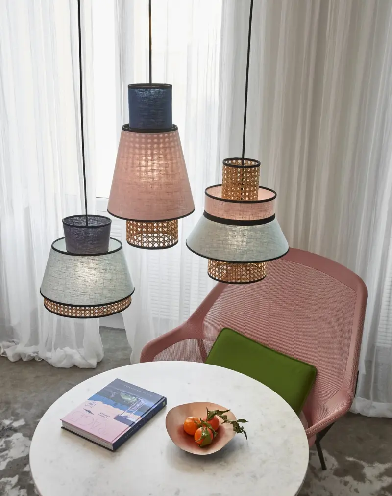 Oprawa wisząca Singapour 3l – Féminin marki Market Set w aranżacji wnętrza