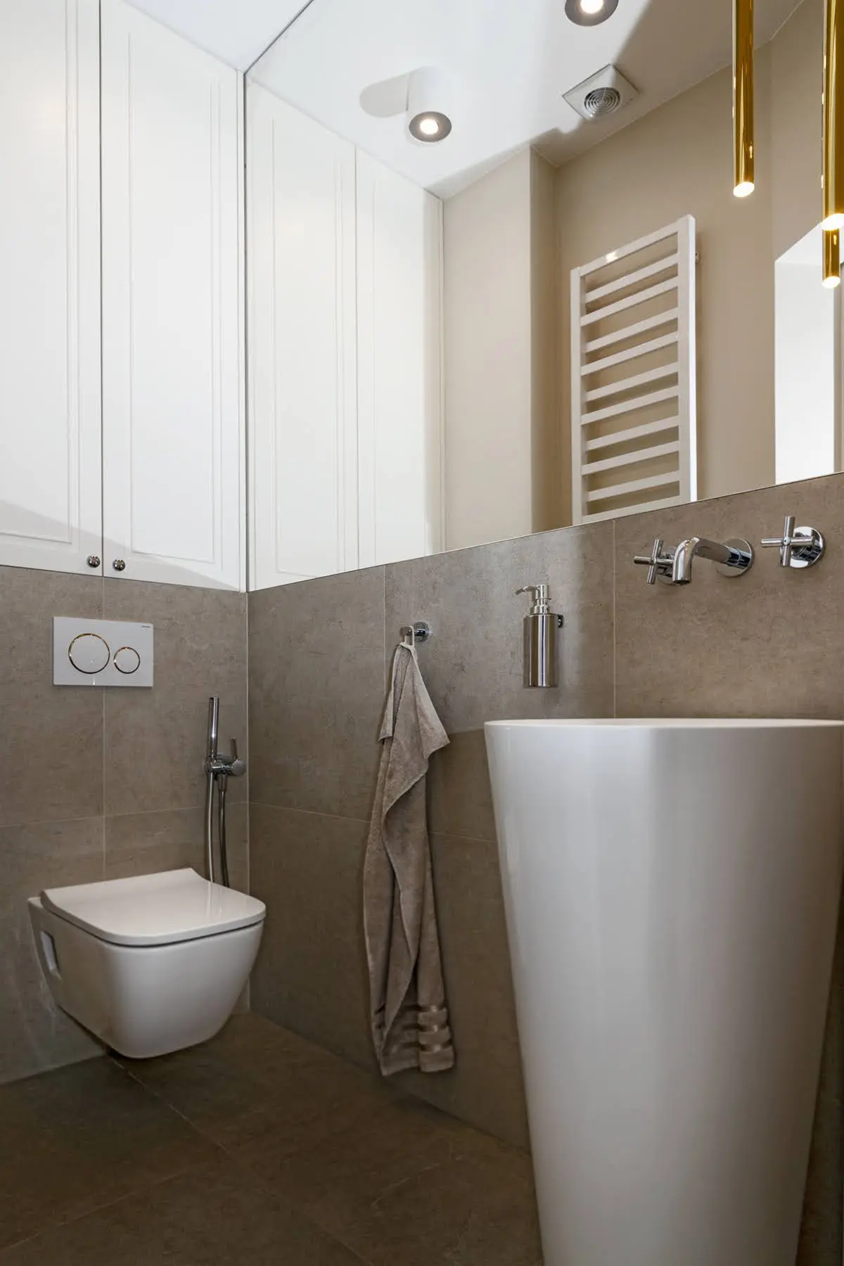 Małe WC| Design: Klaudia Tworo Architektura Wnętrz