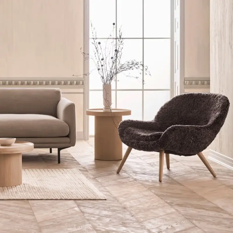 Fotel Philippa w pięknej tapicerce o fakturze bukli.