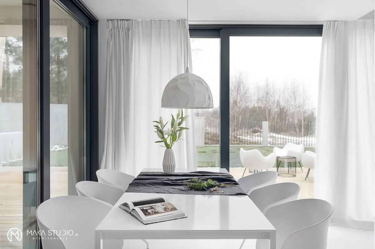 Dom w klimacie black & white | proj. MAKA.STUDIO, photo: Tom Kurek