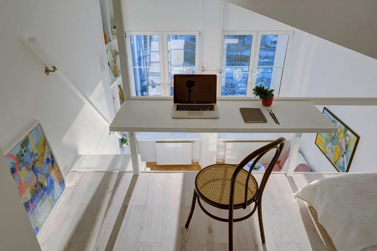 Hoka projekt niewielkiego mieszkania z antresola