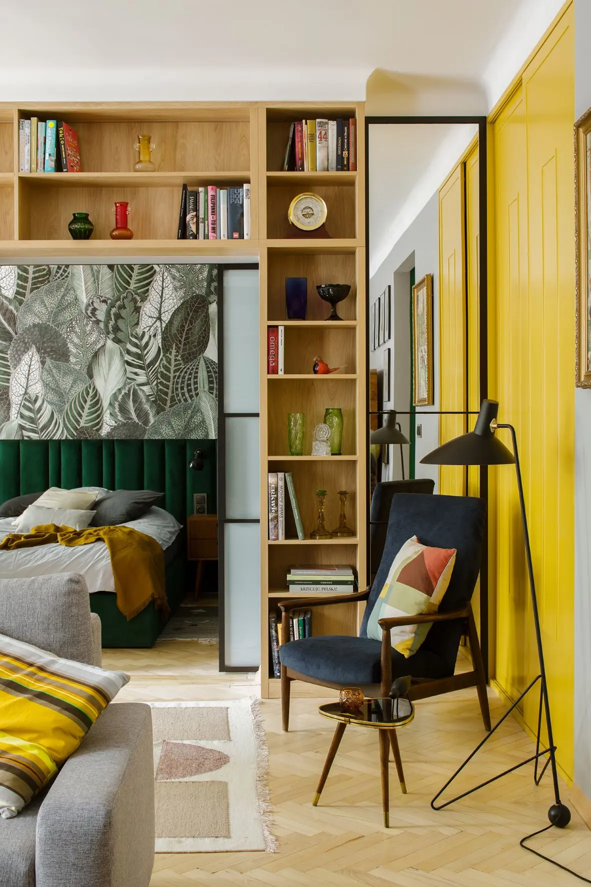 Realizacja iHome Studio - Mieszkanie dla miłośnika designu i historii 