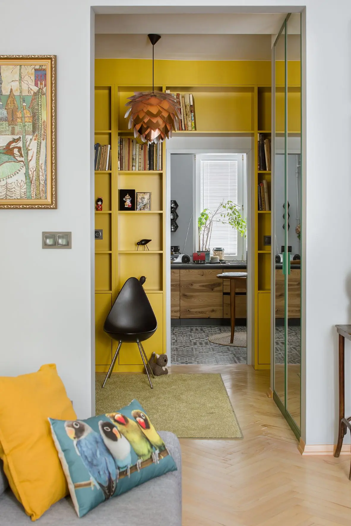 Realizacja iHome Studio - Mieszkanie dla miłośnika designu i historii 