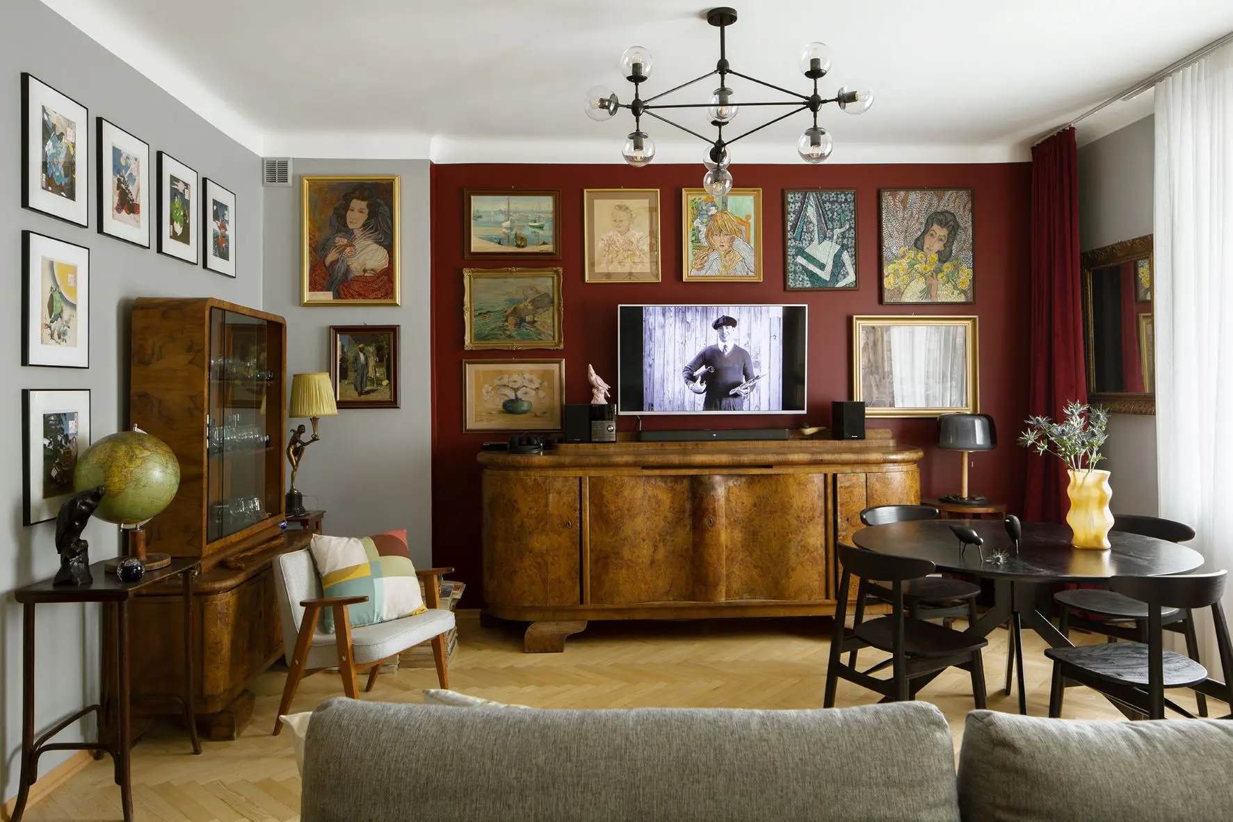 Realizacja iHome Studio – Mieszkanie dla miłośnika designu i historii