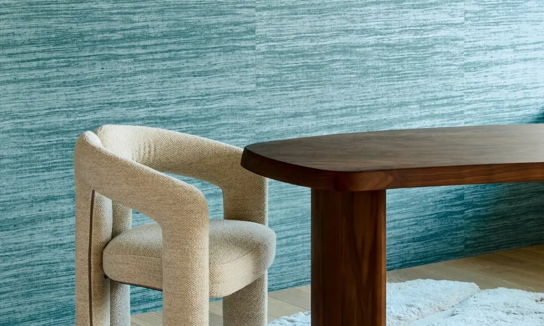 Tasar inspirowany jest prawdziwym jedwabiem. Tapeta piękna w swojej prostocie, z subtelnymi nieregularnościami jedwabnej tkaniny.