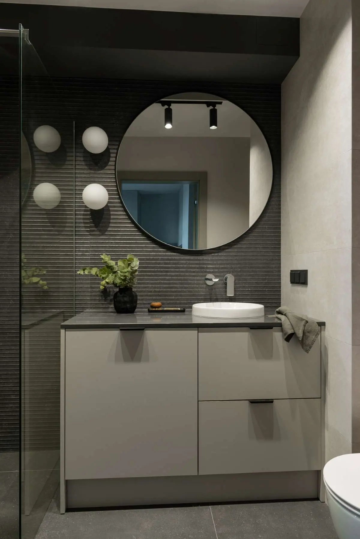 Proj: Think White Natalia Jargiełło