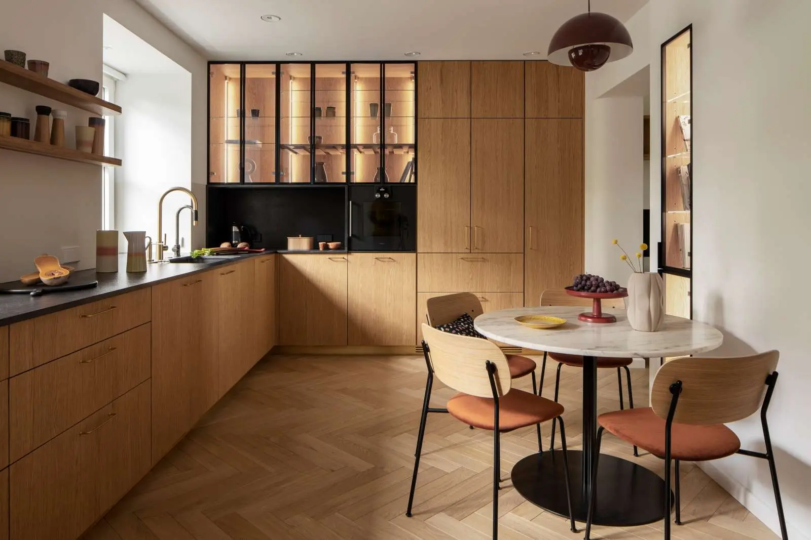 Willa na Starym Żoliborzu | Projekt TZA | Zdjęcia – Marcin Grabowiecki | | Stylizacja Eliza Mrozińska