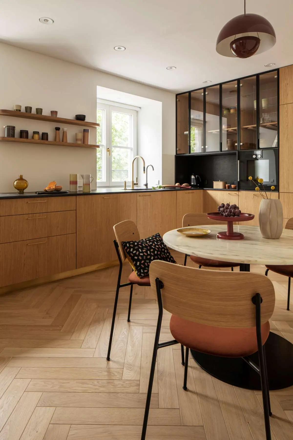 Willa na Starym Żoliborzu | Projekt TZA | Zdjęcia – Marcin Grabowiecki | | Stylizacja Eliza Mrozińska