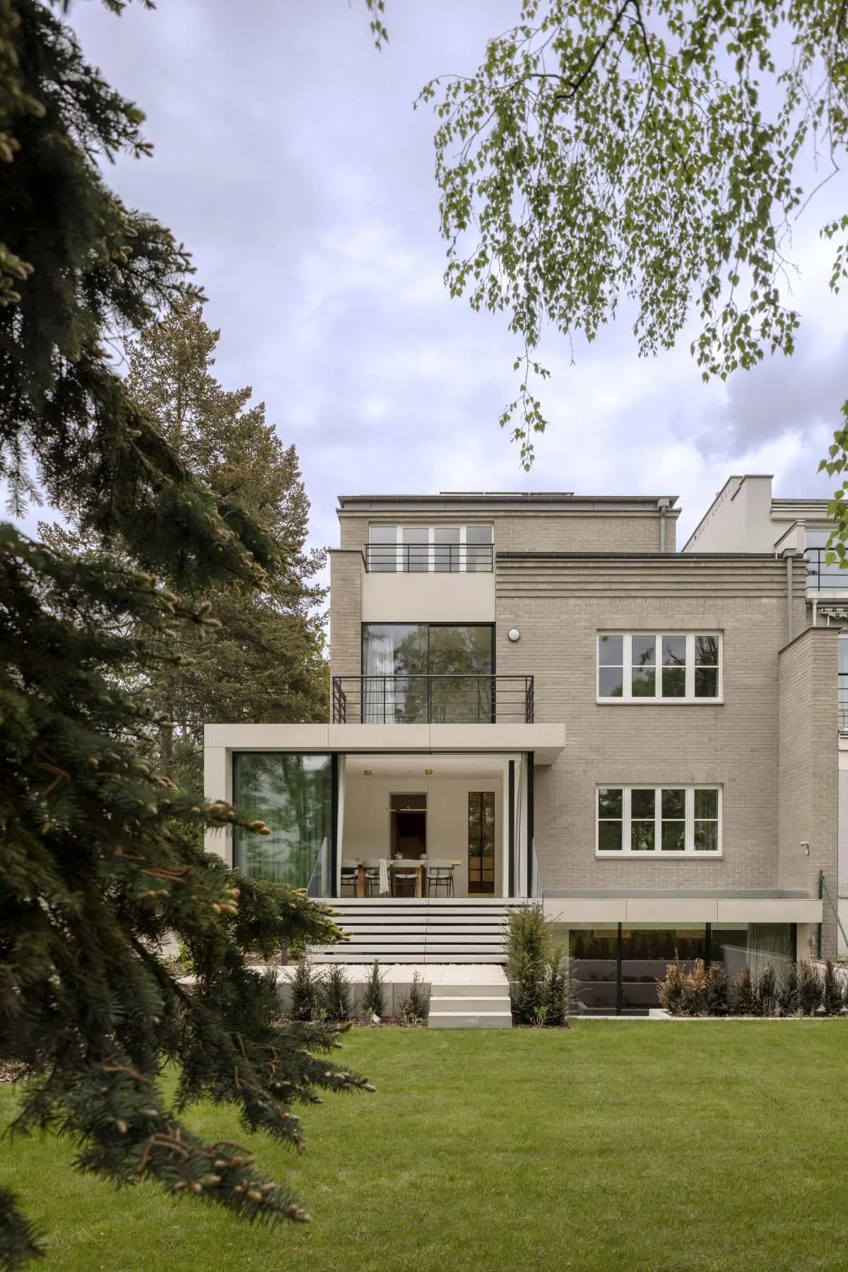 Willa na Starym Żoliborzu | Projekt TZA | Zdjęcia – Marcin Grabowiecki