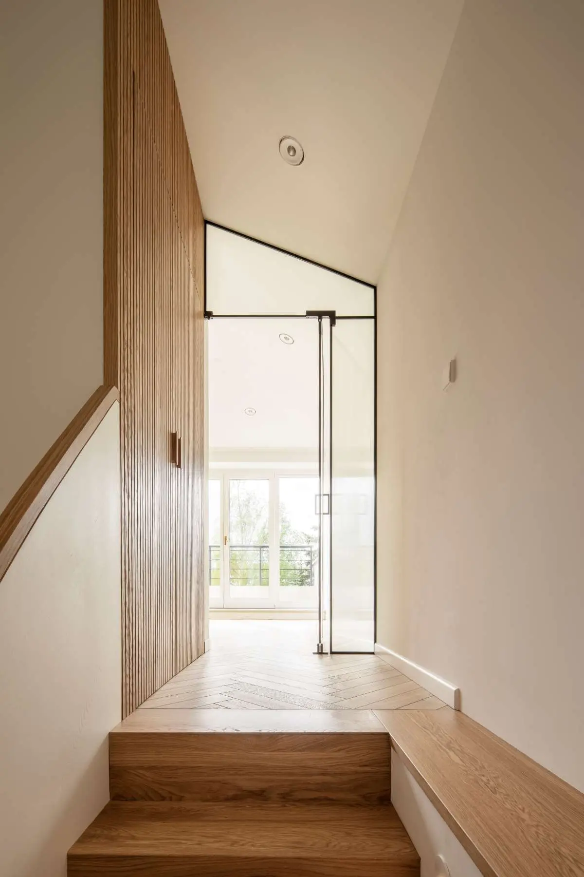 Willa na Starym Żoliborzu | Projekt TZA | Zdjęcia – Marcin Grabowiecki | | Stylizacja Eliza Mrozińska