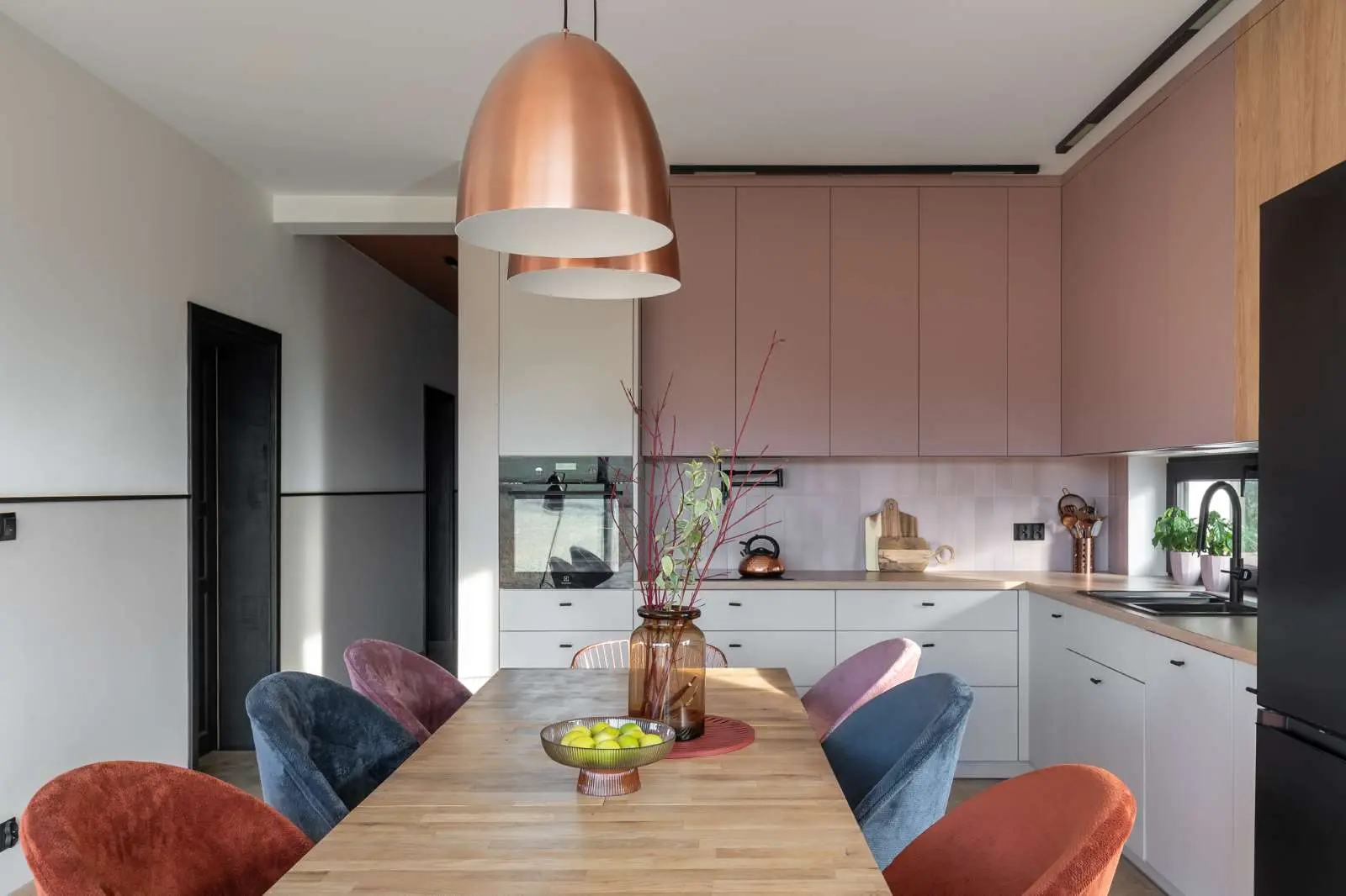 Różowa kuchnia | Studio Niebyle